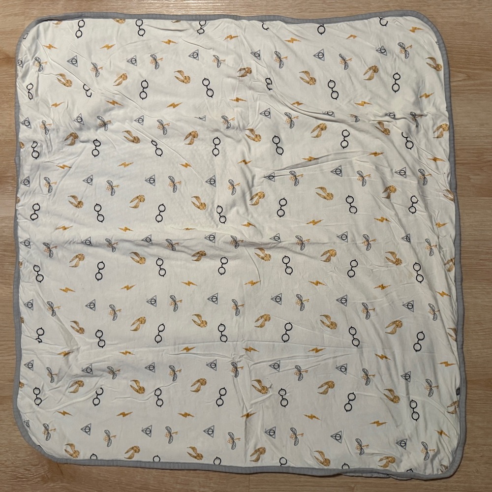 Kyte BABY Cream and Gray Patterned Blanket harry potter